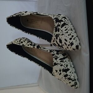Cow hair black and white pump